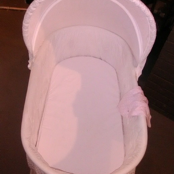 Bassinet - Picture 3 of 3